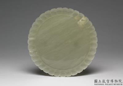 图片[3]-Jade plate with floral rim. India-China Archive